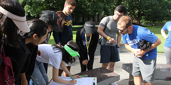 Simon Students Collaborate on Group Event